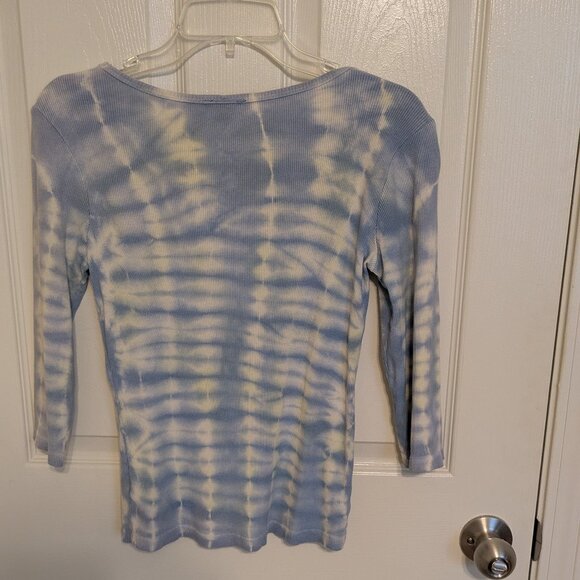Tie Dye T Shirt with flower appliqué - Picture 4 of 4